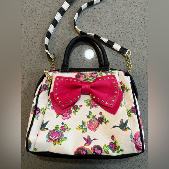 Betsey Johnson Handbags - Betsey Johnson humming bird purse with bow